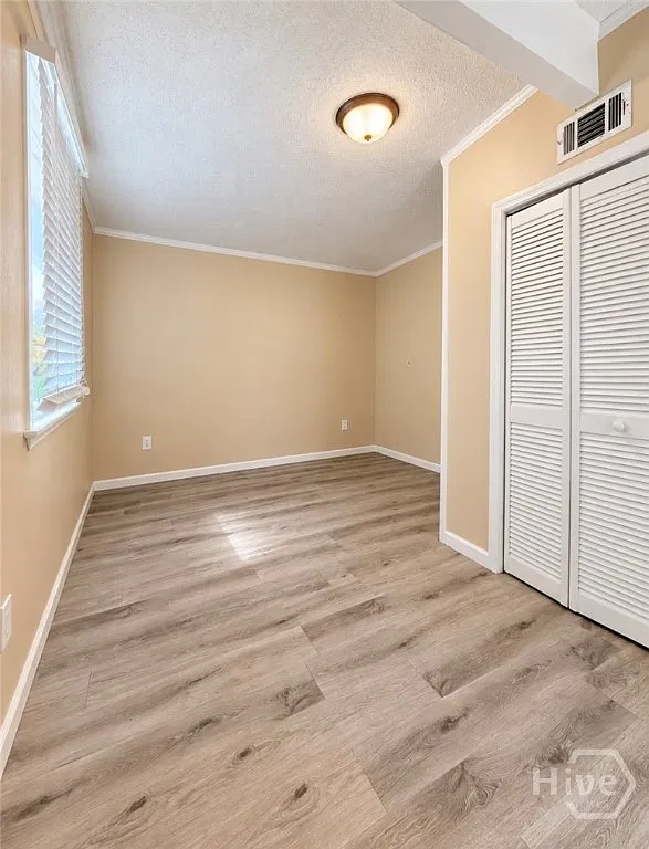 3 bed, 1.0 bath, 800 sqft, $1,500 — Photo 4