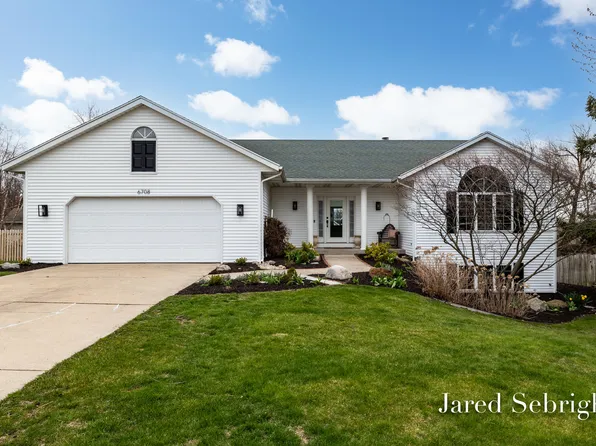 6708 Crown Point Dr, Hudsonville, MI 49426
