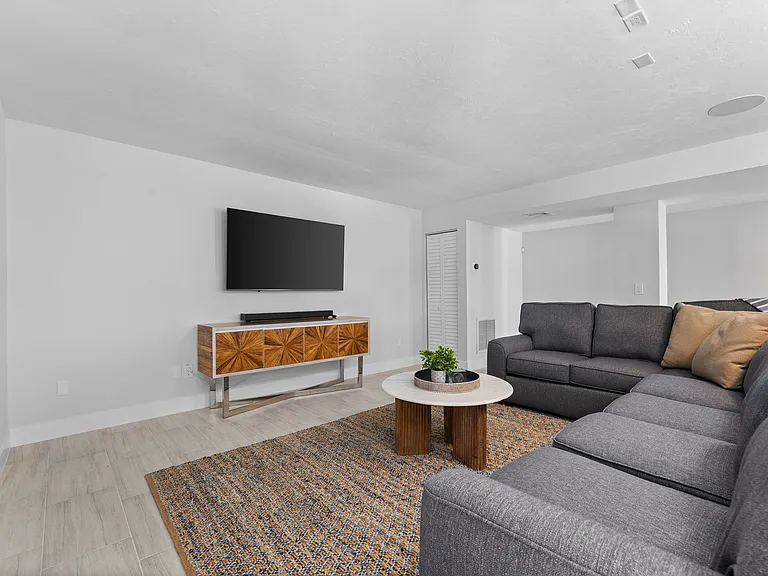 5968 Carol Ct — Photo 7