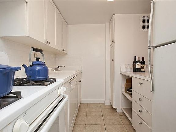 4th image of 333 E 66th St APT 11L