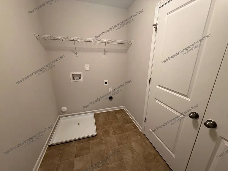2486 Moss Grove Xing — Photo 16