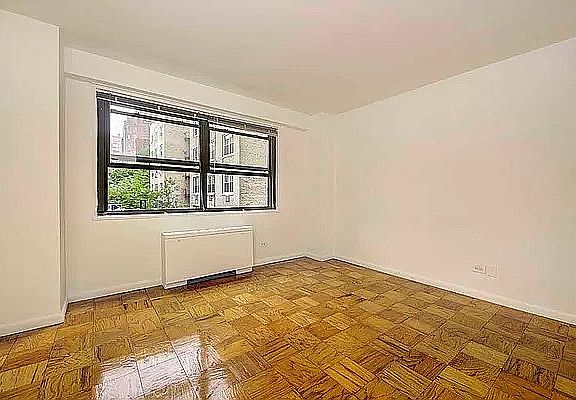 3rd image of 300 W 55th St APT 8Y