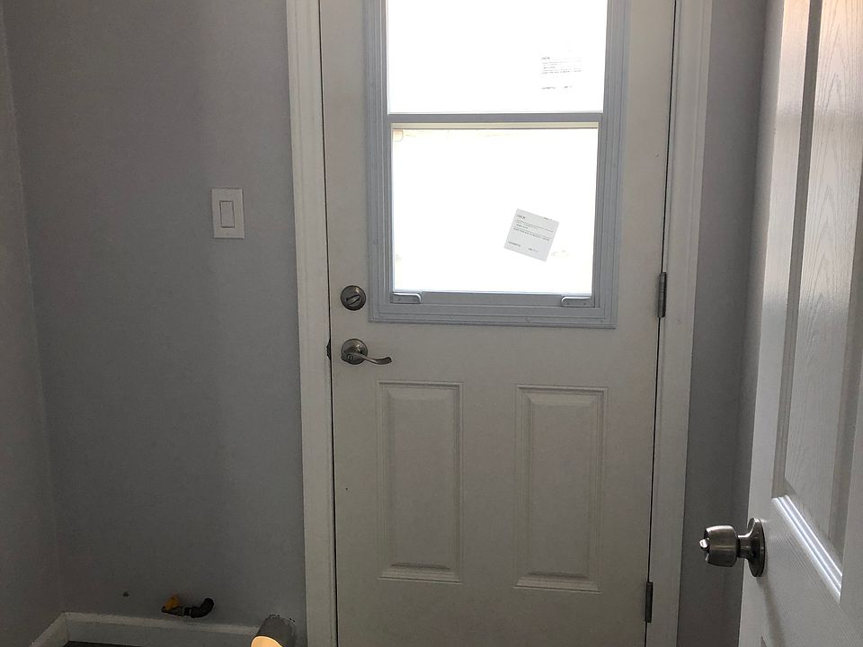2nd image of 9528 Alameda St #B