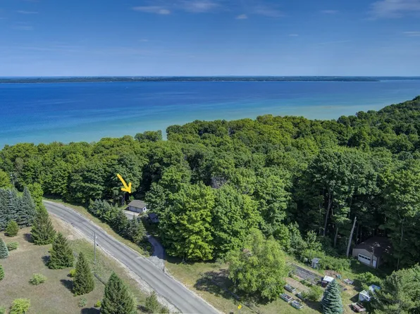 12166 E Old Orchard Trl, Suttons Bay, MI 49682