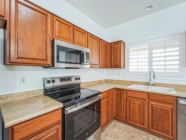 1268 E Birdland Dr — Photo 10
