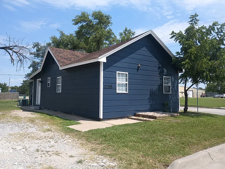 1758 S Meridian Ave — Photo 2