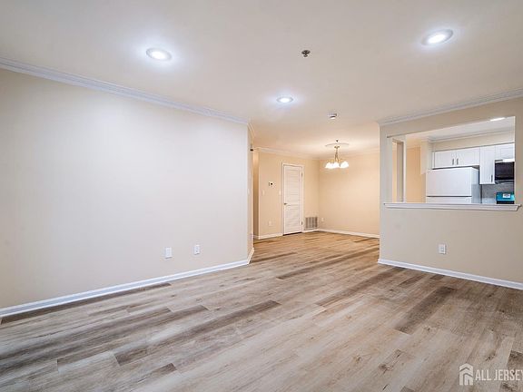 3rd image of 1326 Waterford Dr