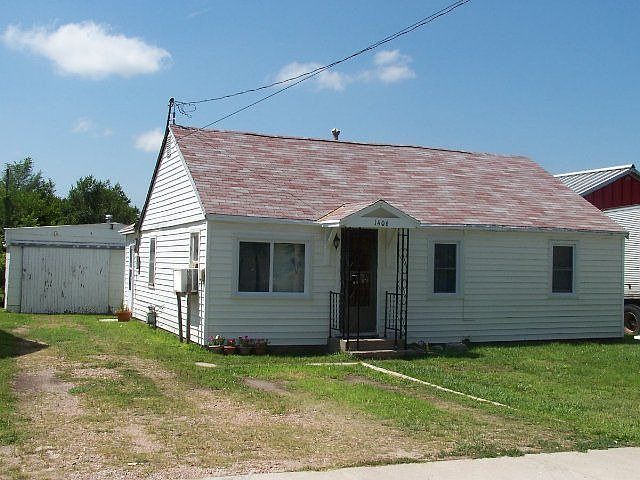 1st image of 1406 N Bryan Ave