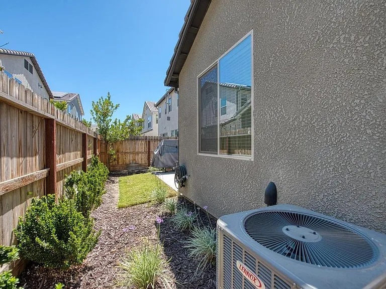 1394 E Via Dorata Way — Photo 6