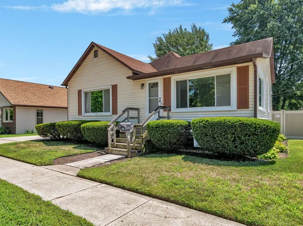 375 W Division St, Coal City, IL 60416