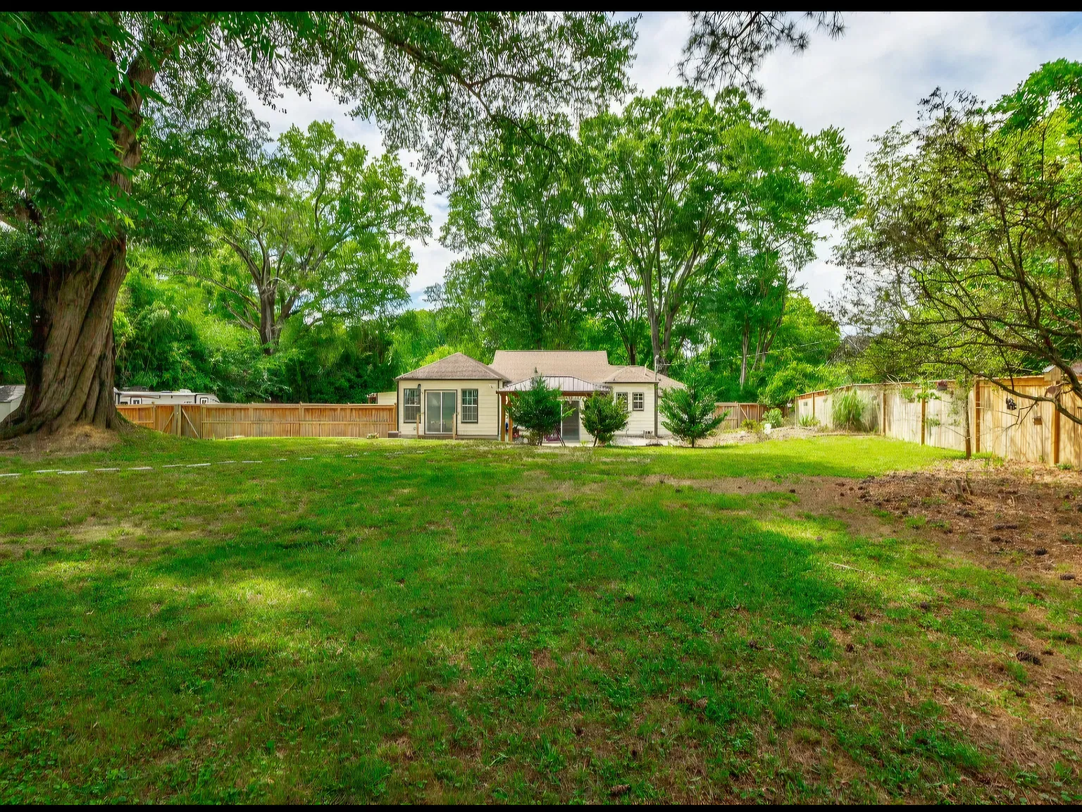 3 bed, 2026 sqft, $3,100 — Photo 4