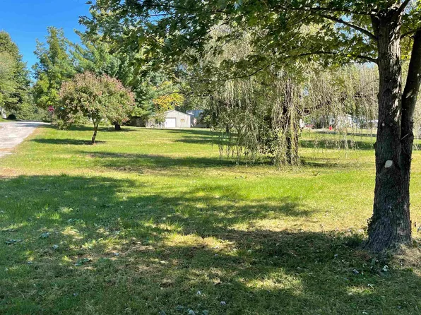 315 N 3rd St, Mitchell, IN 47446