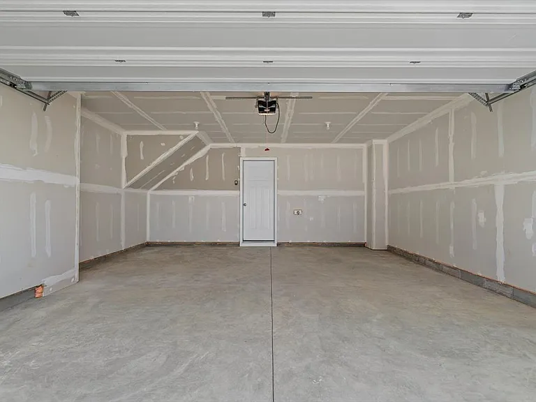 311 Alliance Dr — Photo 25