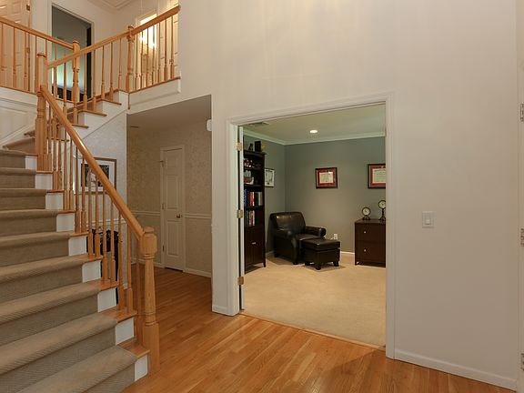 2nd image of 6 Satinwood Ln