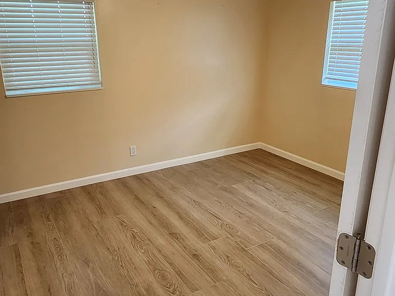 2 Forrestal Cir N — Photo 14
