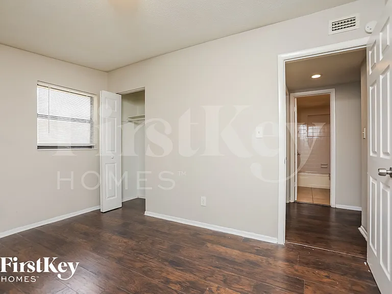 1030 Maxey Dr — Photo 6