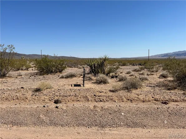 11398 W Rocking Horse Dr, Willow Beach, AZ 86445