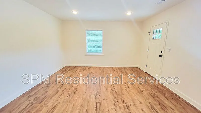 3 bed, 3.0 bath, 1066 sqft, $2,395 — Photo 2