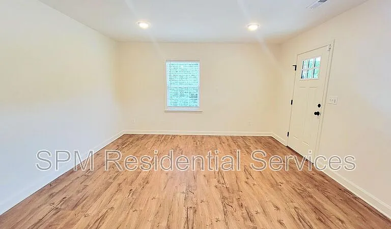 408 Pine Hills Dr — Photo 2