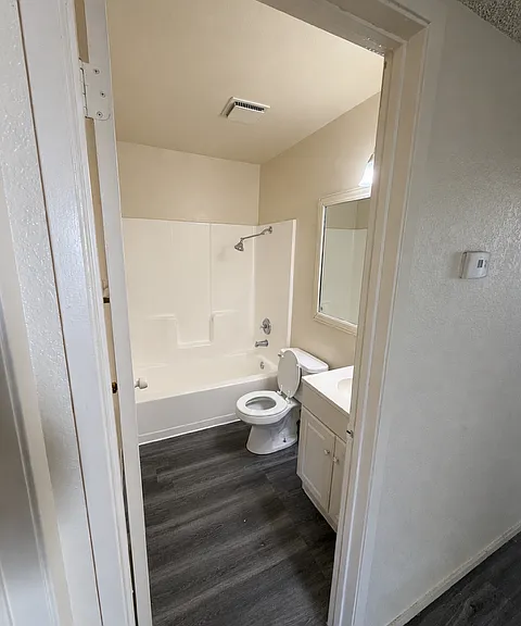 503 S Dearing Ave #202 — Photo 8