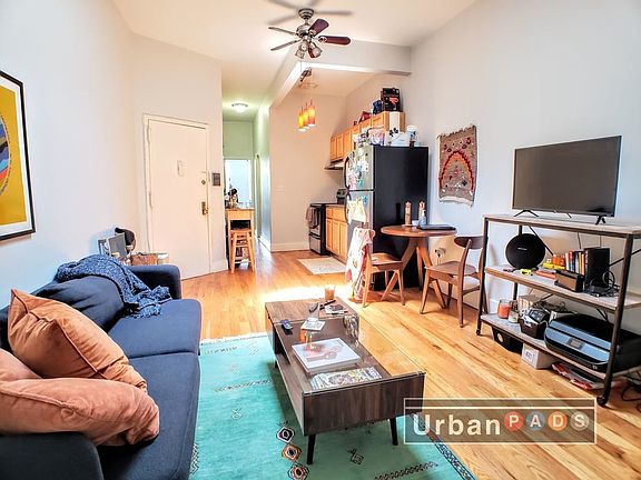 3rd image of 826 Halsey St #L3