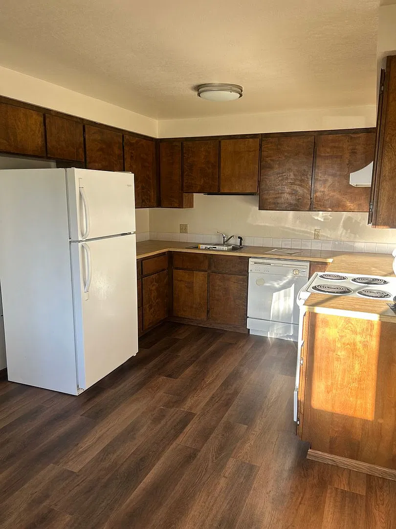 Pear Ln — Photo 4