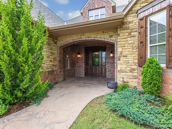 2nd image of 3108 Garden Hill Cir