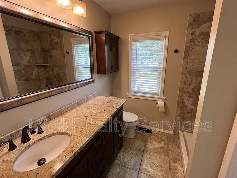 6155 Broadway St — Photo 13