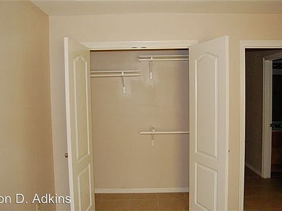 5th image of 903 W Emerald Dr APT B