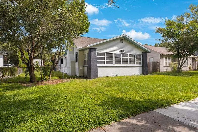 3 bed, 2.0 bath, 1362 sqft, $2,395 — Photo 4
