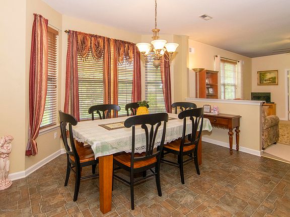 5th image of 710 Hollybrook Ln