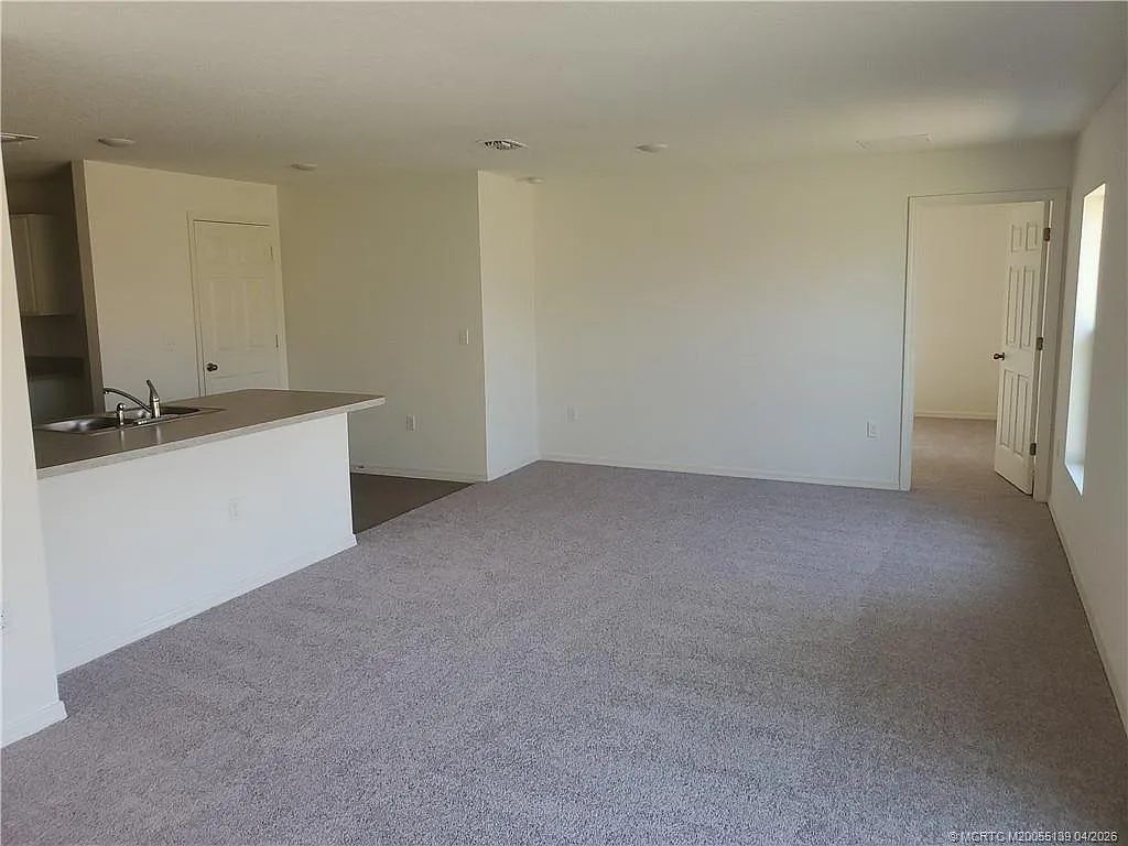 3 bed, 2.0 bath, 1284 sqft, $2,295 — Photo 2