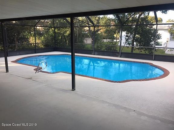 3rd image of 3670 Miriam Dr
