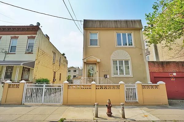 1st image of 466 Midwood St