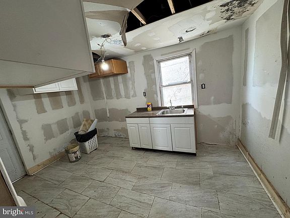 4th image of 3029 N Woodstock St