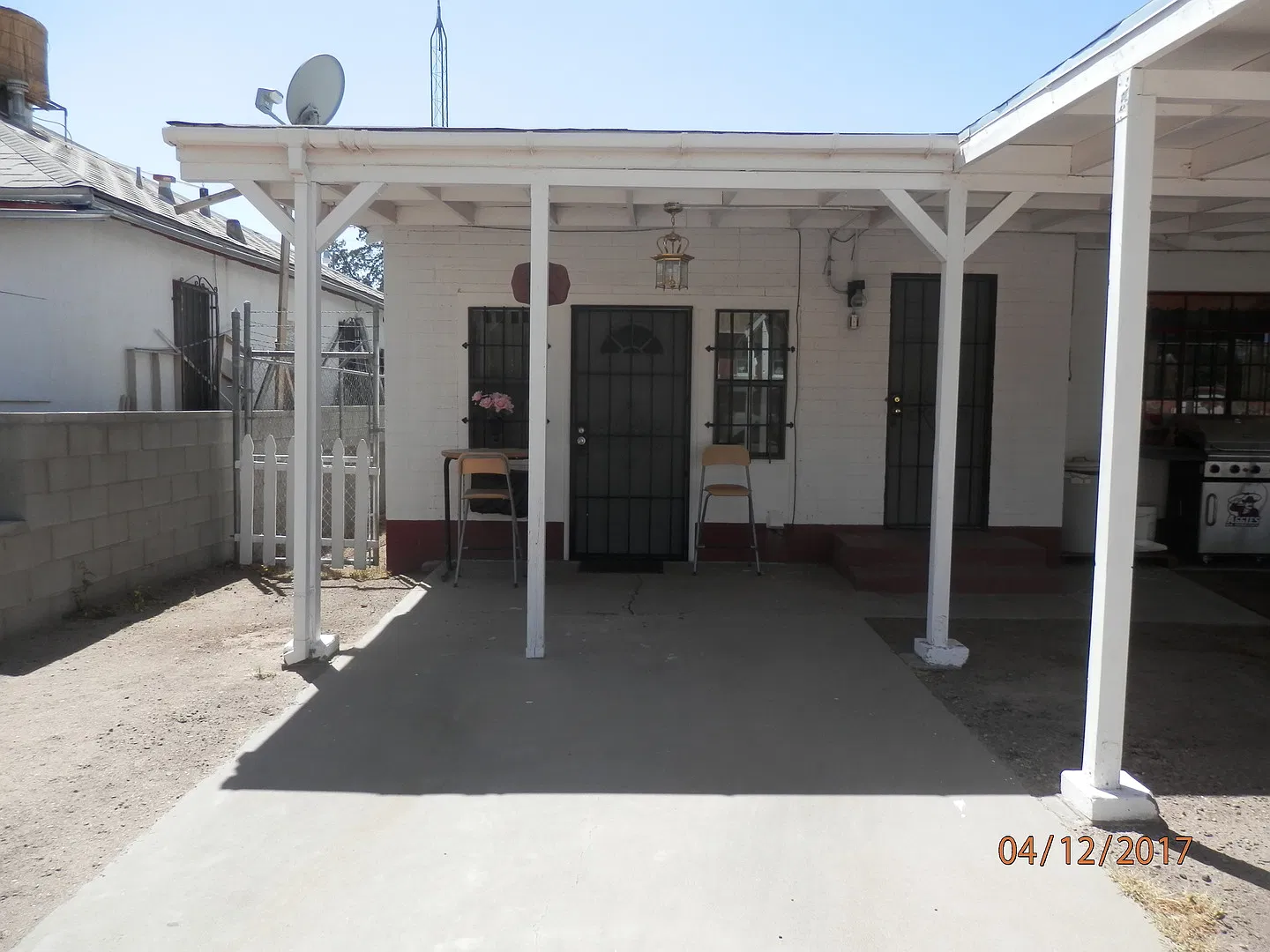 300 S. Iron St. — Photo 1