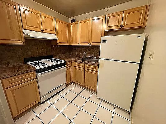 5th image of 41-11 Parsons Blvd #309