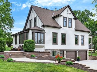 10705 Schram Rd, Papillion, NE 68046