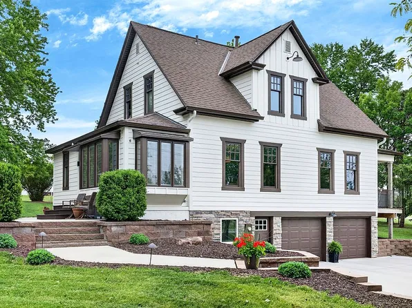 10705 Schram Rd, Papillion, NE 68046