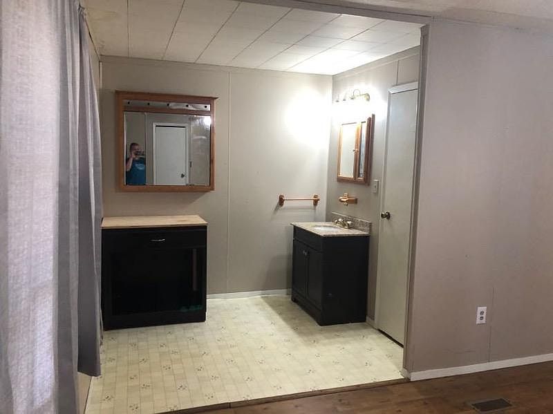 Unit C master bath