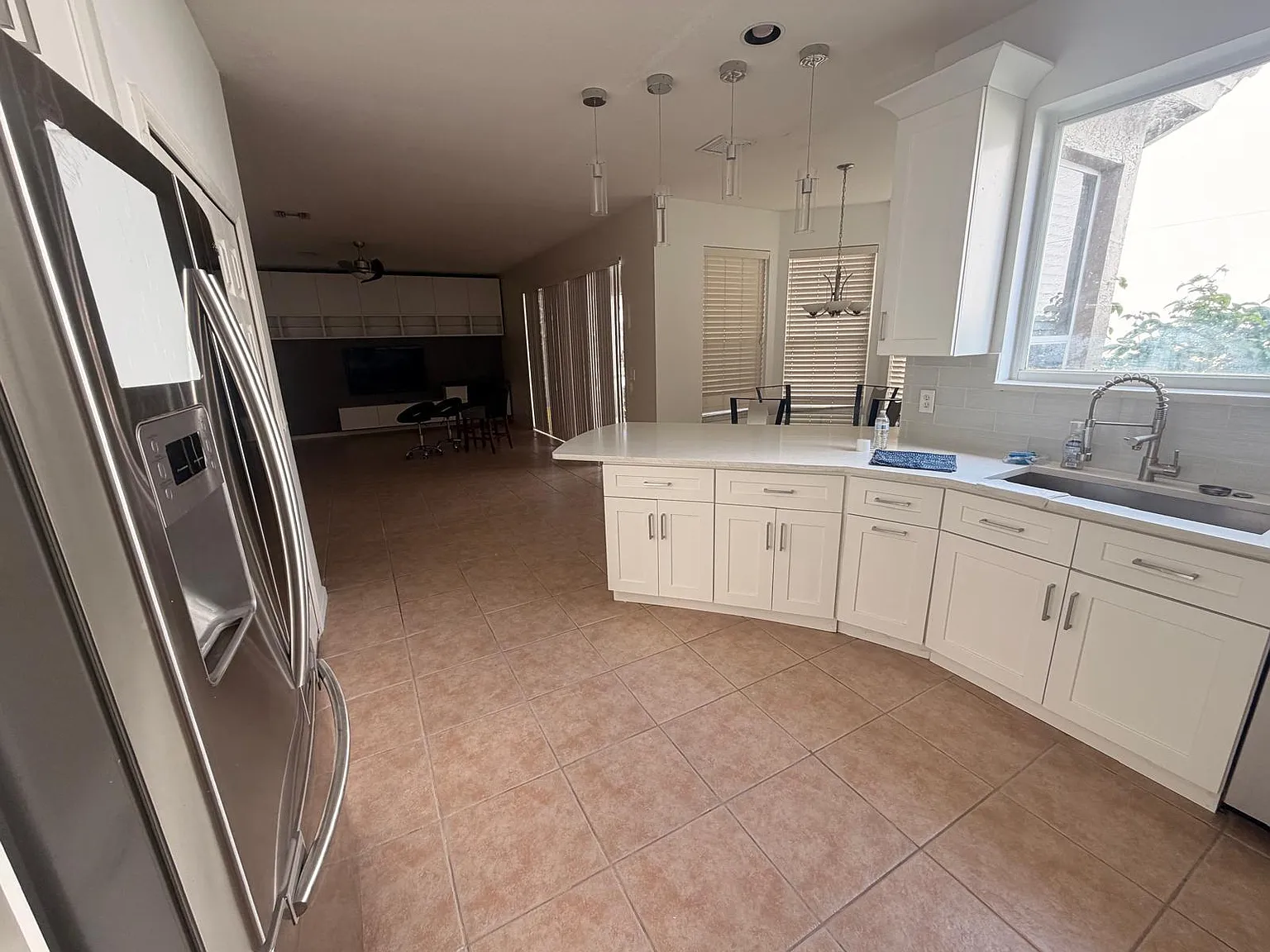 4 bed, 2.5 bath, 2958 sqft, $3,650 — Photo 3