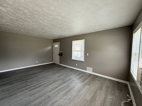 5th image of 3117 Hovey St