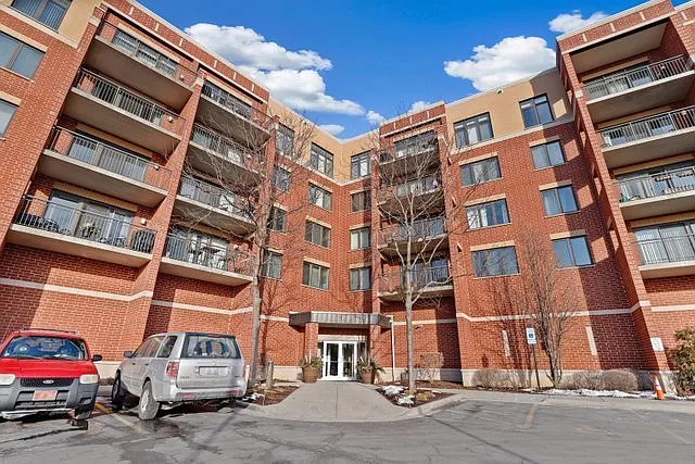 225 Main St #214 — Photo 1
