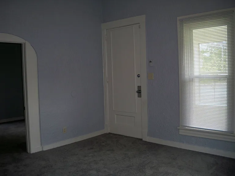 1120 S Pasfield St — Photo 16