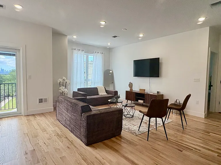365 Devon St #2 — Photo 3