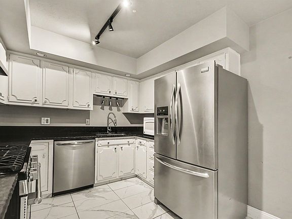 4th image of 1824 Peachtree Ln