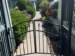 310 E Ivy St, Mount Shasta, CA 96067
