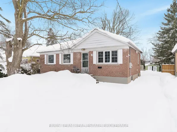 18 Newton St, Barrie, ON L4M 3N3