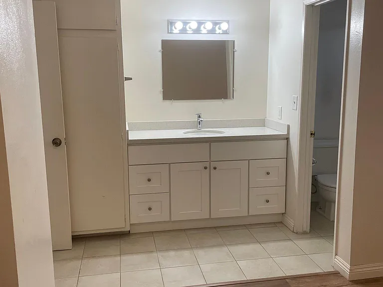 2501 W Redondo Beach Blvd — Photo 7