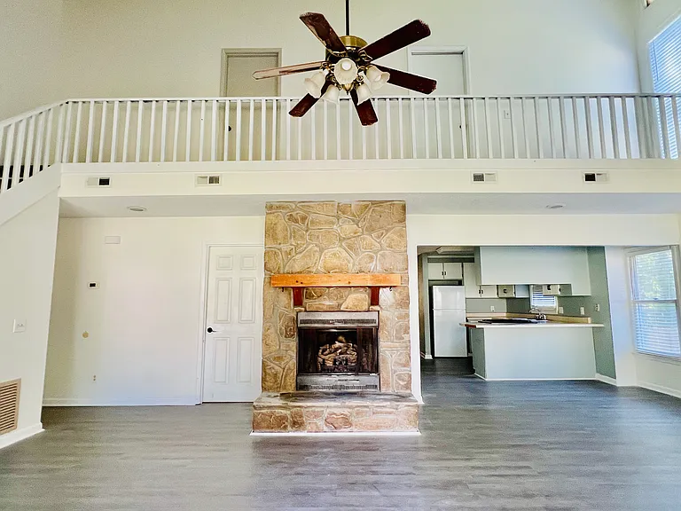 102 Pinewood Dr — Photo 6